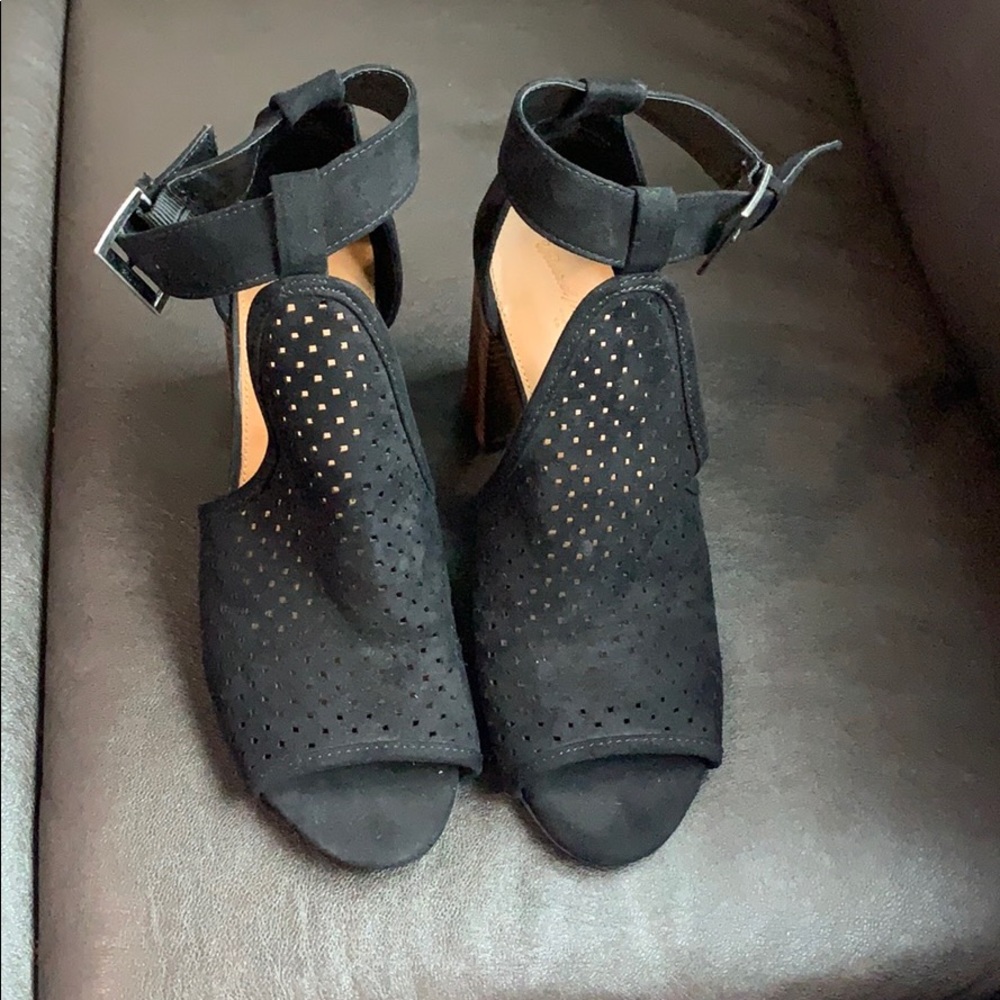 Black blocked heels